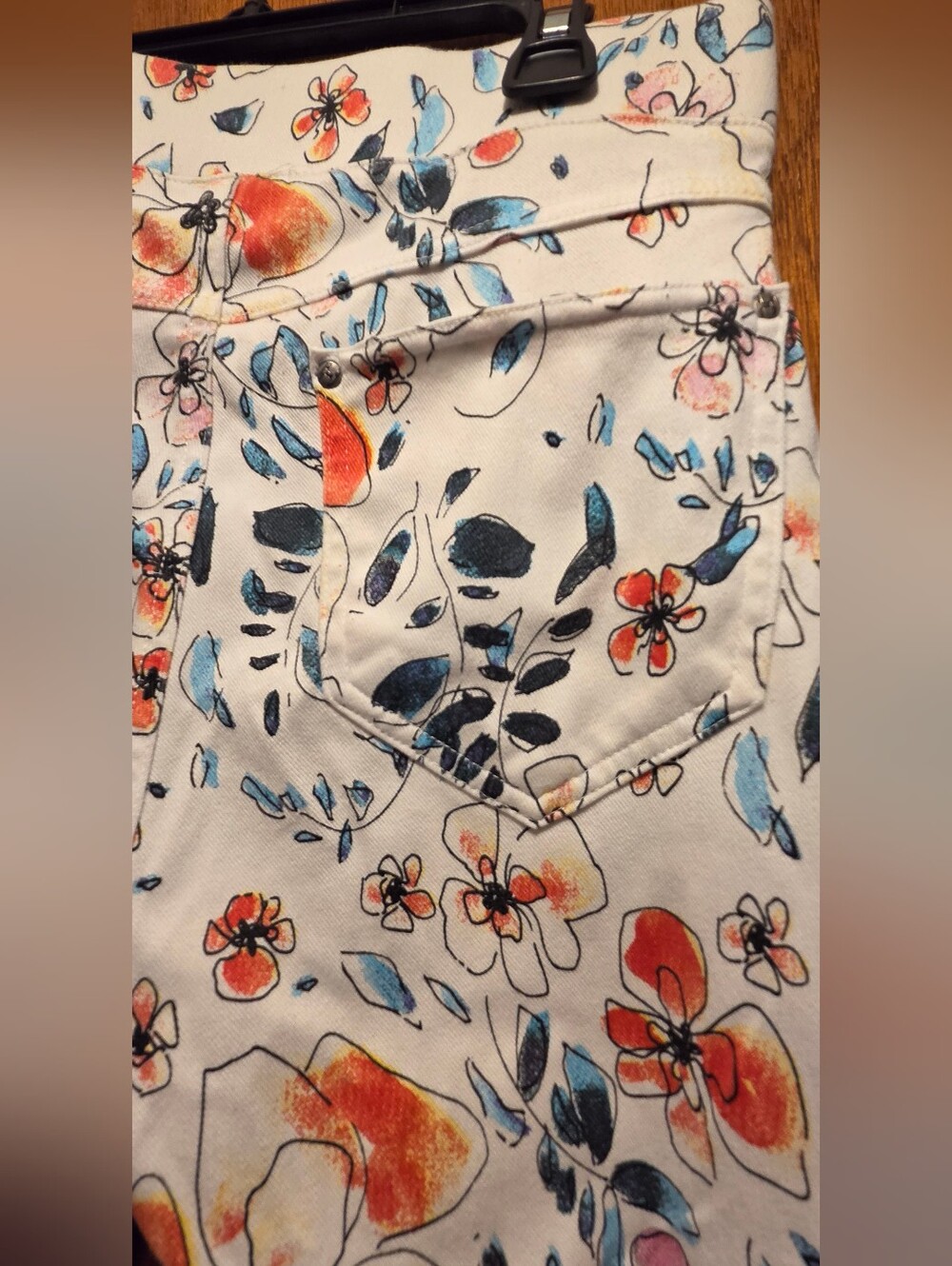 HUE Floral Print White Stretch Jeggings with Coral and Navy Accents SzM - Picture 5 of 6